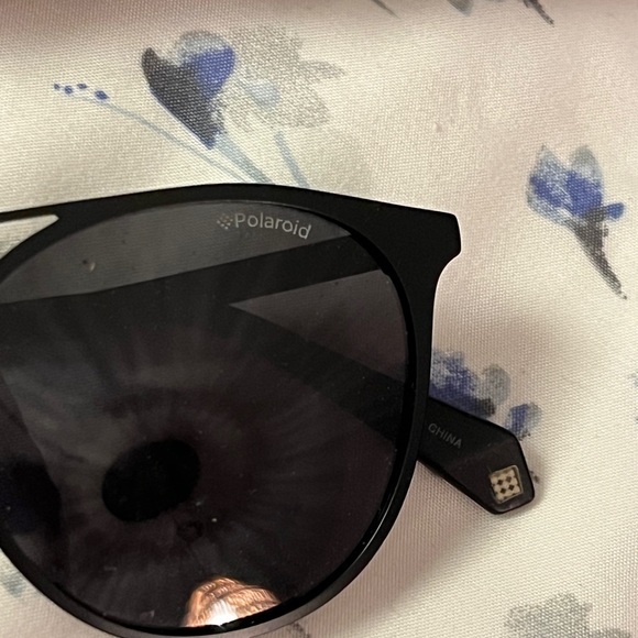 Polaroid sunglasses - Picture 2 of 5